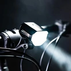 Lezyne Classic HB STVZO E800 Feu Avant Pour Vélo électrique -Vélo Èlectrique Soldes 4710582549236LEZYNEClassicHBSTVZOE800E BikeFrontlicht1 LED ECLHB V104AE 6