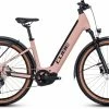 Cube Reaction Hybrid Pro 625 Allroad Easy Entry Blushrose´n´silver -Vélo Èlectrique Soldes CUBE Reaction Hybrid Pro 625 Allroad Easy Entry blushrose n silver 634172 1